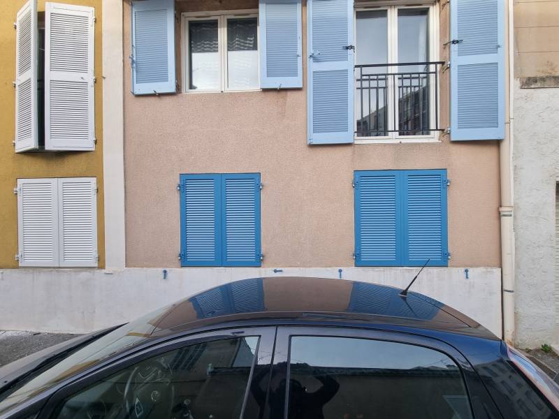 Volets battants aluminium bleu à Marseille : l'élégance et la performance au rendez-vous